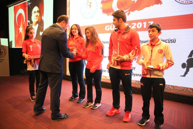 Samsun'da "Sporun Enlerine ödül verildi