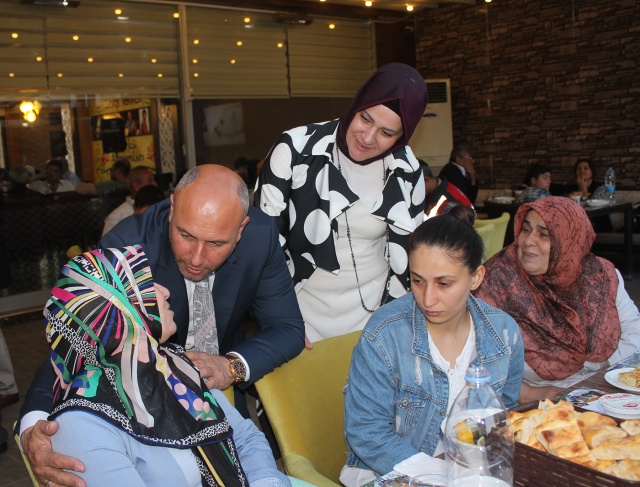 Tekkeköy protokolü şehit aileleri ve gazilerle iftar sofrasında bir araya geldi