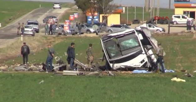 Diyarbakır`da bombalı saldırı 6 şehit 1 yaralı