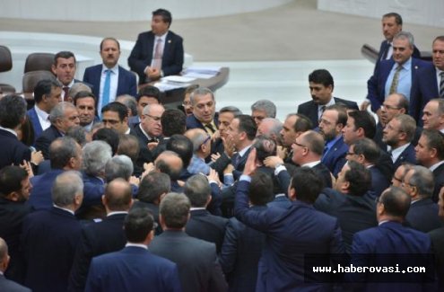 AK Parti ve HDP milletvekilleri arasında 'itiş kakışlı' tartışma