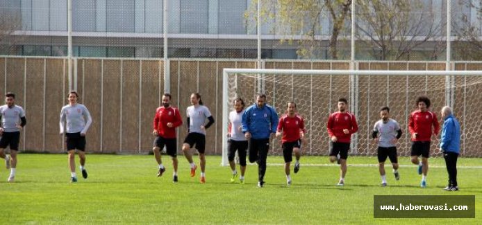 Samsunspor teknik direktörü: "Ligin boyu kısaldıkça heyecan artıyor"