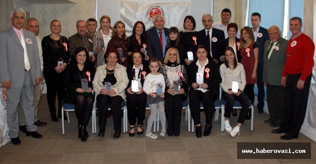 Türkiye Futbol Adamları Derneği Samsun Şubesi'nden kadınlara ödül