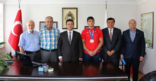 Yılmaz, şampiyon sporcuyu kabul etti