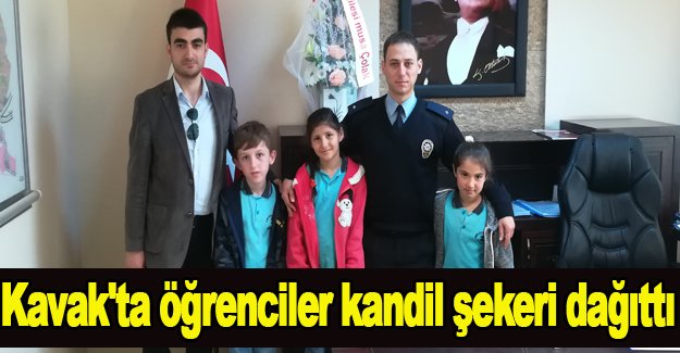 Kavak'ta öğrenciler kandil şekeri dağıttı