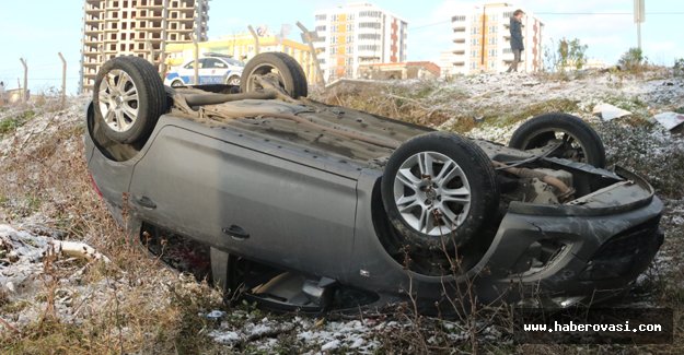 Bayan sürücü otomobille takla attı