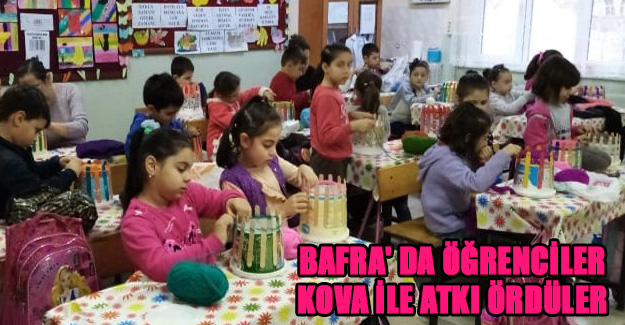 Bafra' da Öğrenciler Kova İle Atkı Ördüler