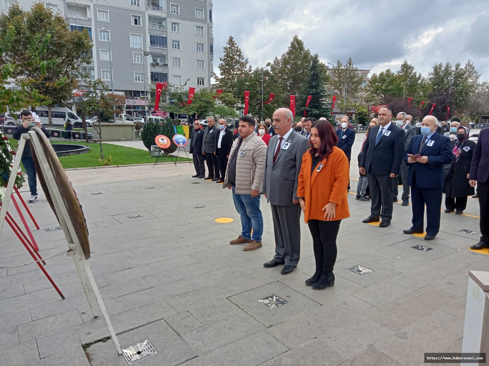 CHP Bafra İlçe başkanlığı çelenk sunma töreni düzenledi