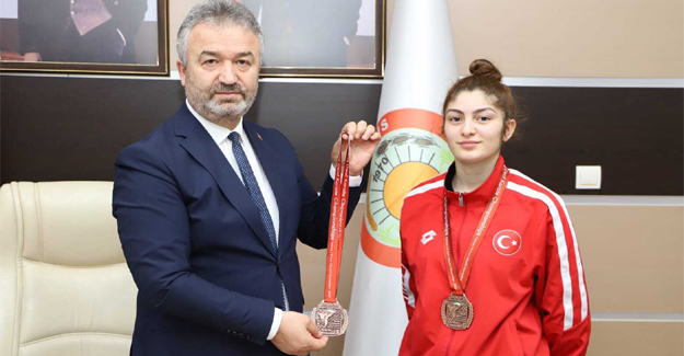 Başarılı Sporcudan Başkana Ziyaret