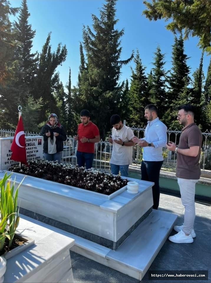 İYİ Parti Gençlik`den Şehitlik Mezarlık Temizliği ve ziyareti