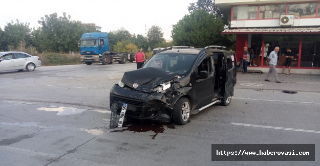 Bafra'da trafik kazası Yaralılar hastaneye kaldırıldı