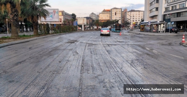 Cumhuriyet Meydanına yeni asfalt