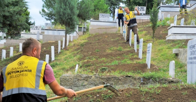 Kimsesizlerin mezarlarına bakım yapıldı