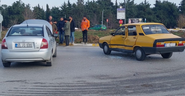 Trafik kazasında otomobil sürücüsü yaralandı