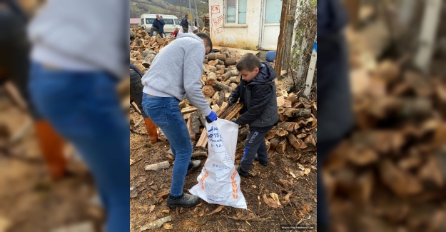 Bafra'dan deprem bölgesine odun yardımı