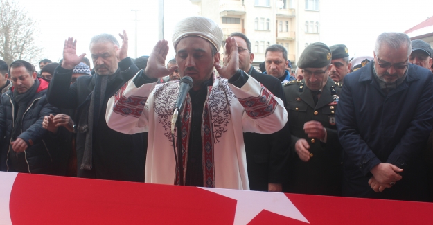 Şehit uzman çavuş Yakup Aslan ve ailesi toprağa verildi