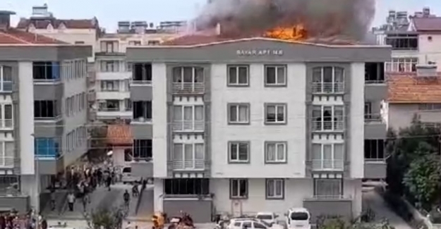 Yakakent'te 4 katlı binanın çatı katında yangın çıktı