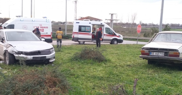 Samsun'da iki otomobil çarpıştı 3 kişi yaralandı