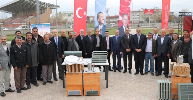 Samsun’da arıcılara kovan ve malzeme desteği verildi