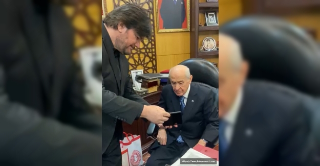 Ahmet Şafak'tan Bahçeli'ye çifte takdim