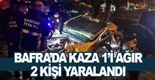 Bafra'da otomobil duvarına çarptı, 1’i ağır 2 kişi yaralandı