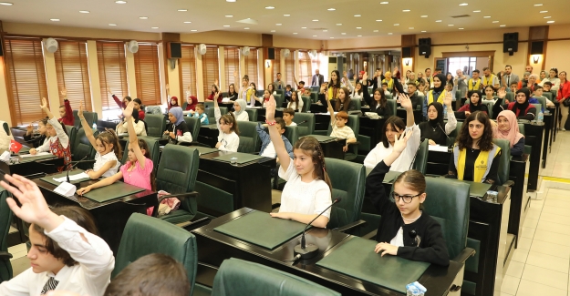 Samsun'da çocuklar özel olarak mecliste toplandı