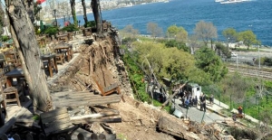 Gülhane Parkı'nda duvar çöktü: 2 kişi enkaz altında