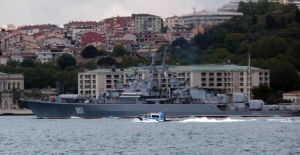 Rus savaş gemisileri  İstanbul Boğazı'ndan geçti