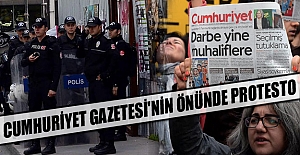 Cumhuriyet Gazetesi'nin önünde protesto
