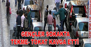 Samsun'da sokak ortasında kavga...
