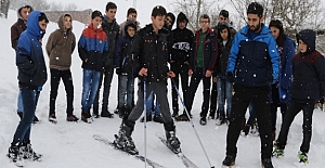 Samsun'da öğrenciler kayak öğreniyor
