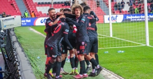 Samsunspor 3-0  Kazandı