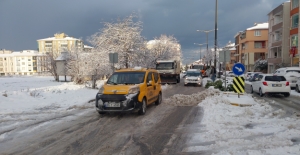 Samsun'da etkili kar yağışı ile mücadele devam ediyor