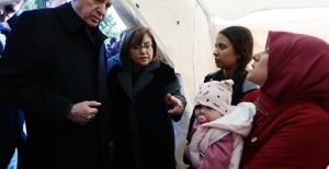 Erdoğan Çadırda bulunan vatandaşları ziyaret etti