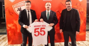 Bakan Muş, Süper lige yükselen Samsunspor'u ziyaret etti