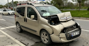 Samsun'da iki araç kaza yaptı, 2 kişi yaralı
