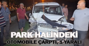 Bafra'da Hafif ticari araç park halindeki otomobile çarptı 1 yaralı