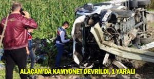 Samsun'da sebze yüklü kamyon devrildi, sürücüsü yaralandı