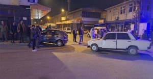 Samsun'da iki otomobil kaza yaptı, 2 kişi yaralandı