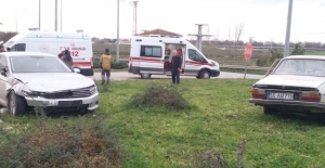 Samsun'da iki otomobil çarpıştı 3 kişi yaralandı