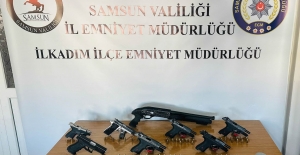 Samsun'da bir evde silah ve fişek ele geçirildi