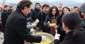 Zafer Partisi'nden Türk gençlerine çorba ikramı