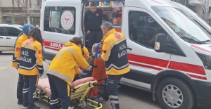 Samsun'da motosikletin çarptığı 2 kişi yaralandı