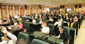Samsun'da çocuklar özel olarak mecliste toplandı